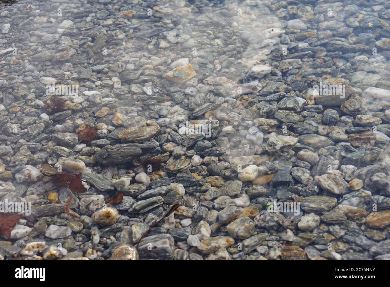 Eau du lac cristalline à Queenstown. Banque D'Images