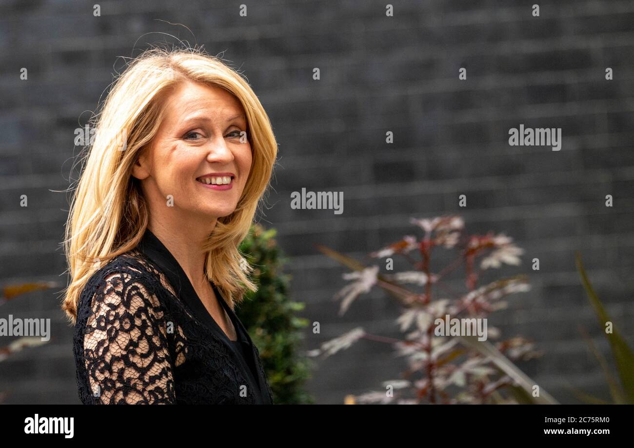 Londres, Royaume-Uni. 14 juillet 2020. Esther McVey, député de Tatton, ancien ministre et fondateur du puissant caucus conservateur du col bleu, quitte une réunion au 10 Downing Street London. Lorsqu'on lui a demandé pourquoi elle était au 10 Downing Street, elle a refusé de répondre crédit: Ian Davidson/Alay Live News Banque D'Images