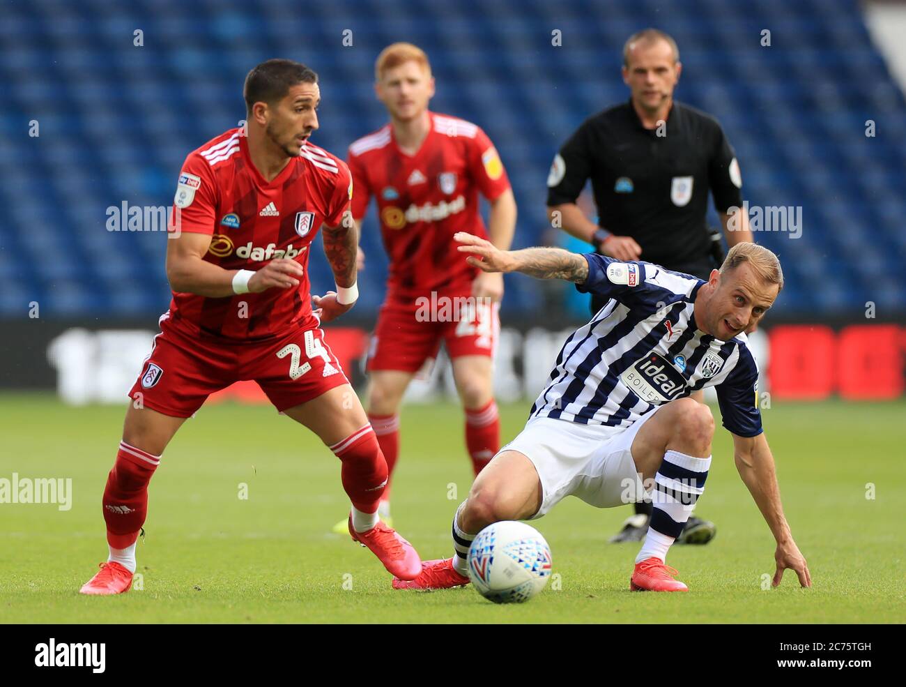 Anthony Knockaert de Fulham (à gauche) et Kamil Grosicki de West Bromwich bataille pour le ballon lors du championnat Sky Bet aux Hawthorns, West Bromwich. Banque D'Images