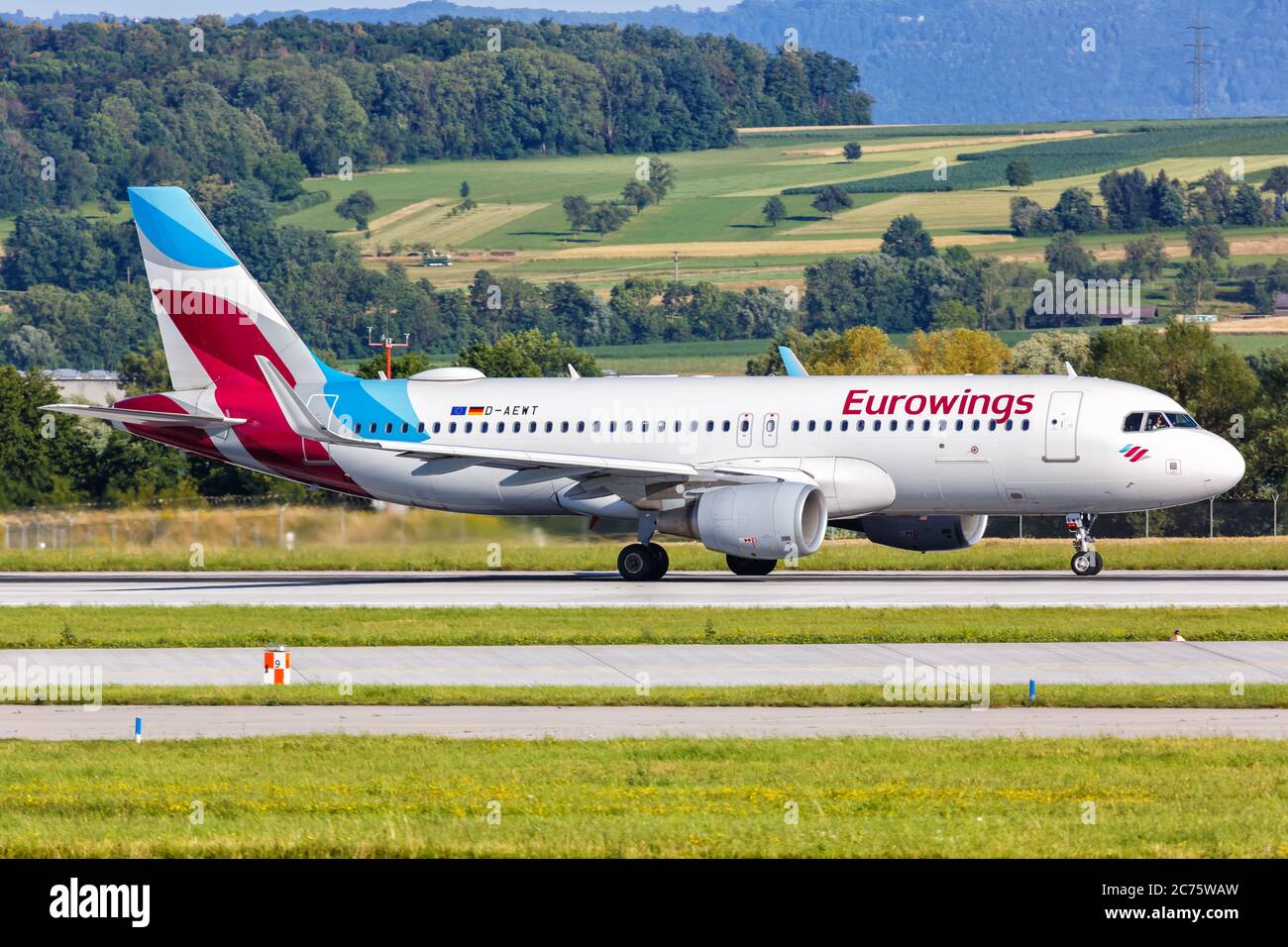 Stuttgart, Allemagne - 9 juillet 2020 : Eurowings Airbus A320 à l'aéroport de Stuttgart (STR) en Allemagne. Airbus est un fabricant d'avions européen ba Banque D'Images