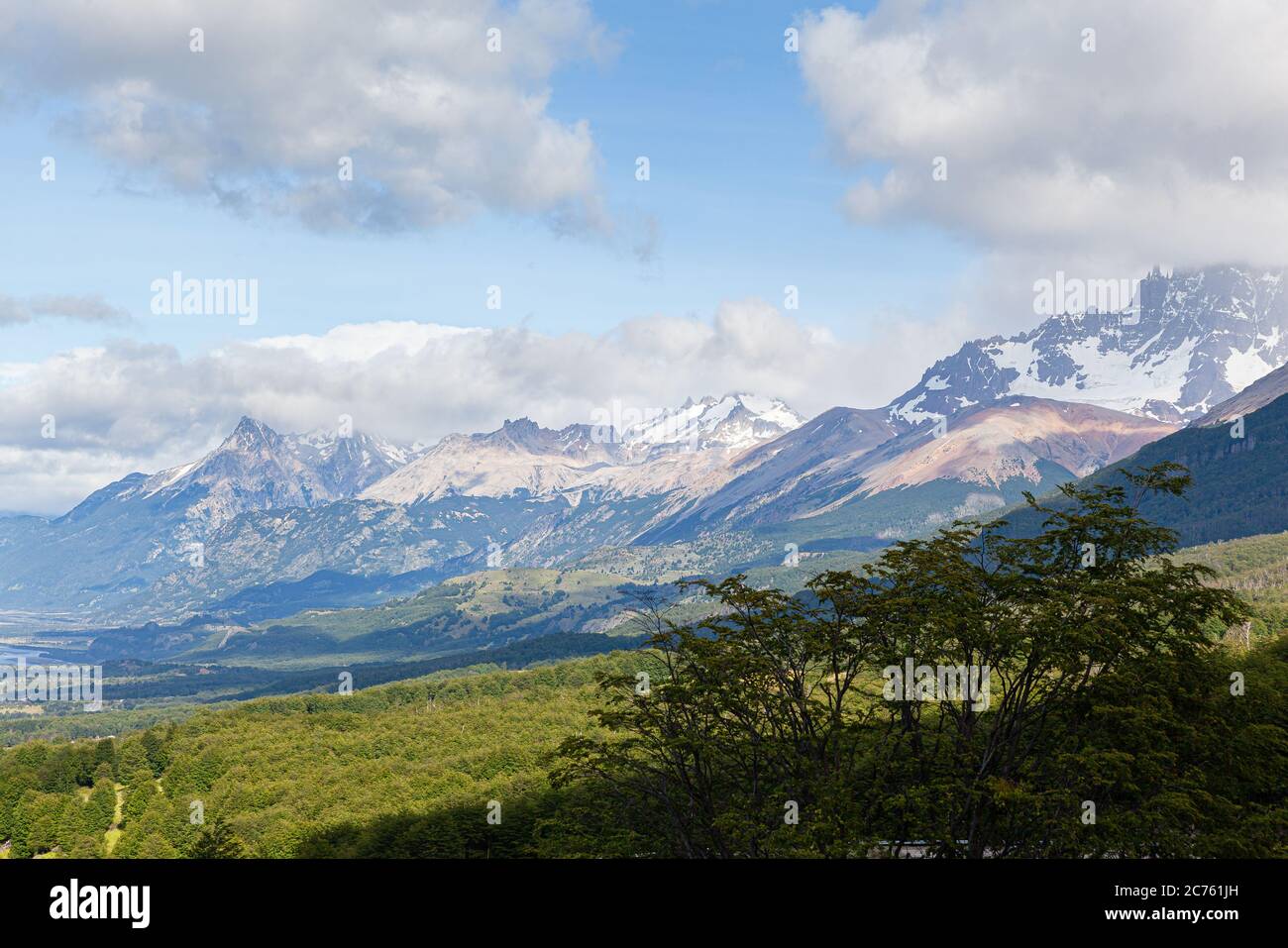 Vue sur les montagnes. Route australienne de Carretera près du parc national Cerro Castillo. Chili Banque D'Images