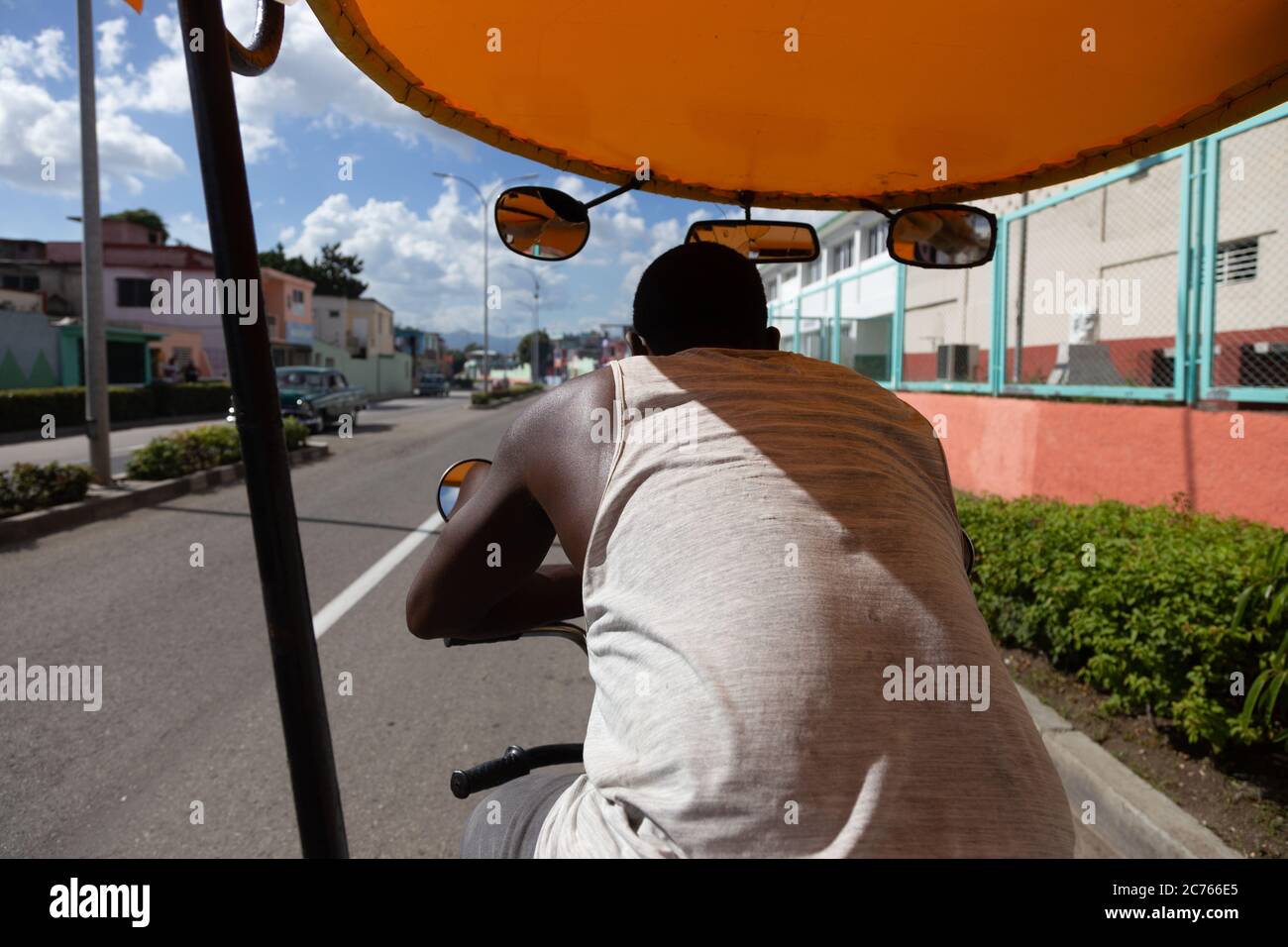 Santiago de Cuba, Cuba 17/12/2018 Cyclo taxi ou pousse-pousse attendant les passagers Banque D'Images