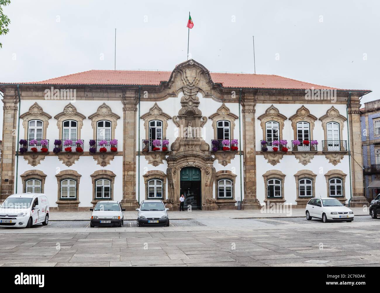 L'Hôtel de ville de Braga est un bâtiment historique situé à Braga, Portugal. Il est situé dans la Camara Municipal, la ville du gouvernement local. Banque D'Images