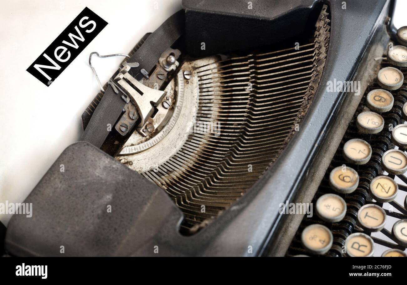 Machine à écrire vintage nouvelles écrites sur papier Banque D'Images