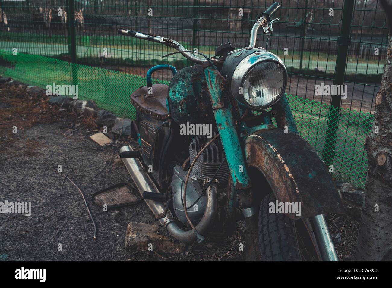 Moto cassée Banque de photographies et d'images à haute résolution - Alamy