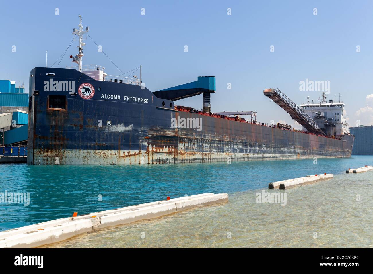 Navire-vraquier des Grands Lacs Algoma Enterprise chargement avec du sel à la mine de sel de Goderich Sifto, sur le lac Huron Goderich Ontario Canada Banque D'Images
