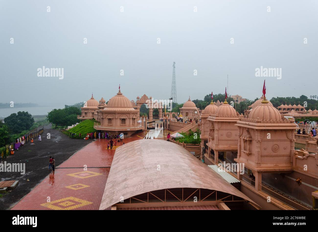 Des mandops de grès au temple Nilkanth Dham Swaminarayan, Poicha, Gujarat, Inde Banque D'Images