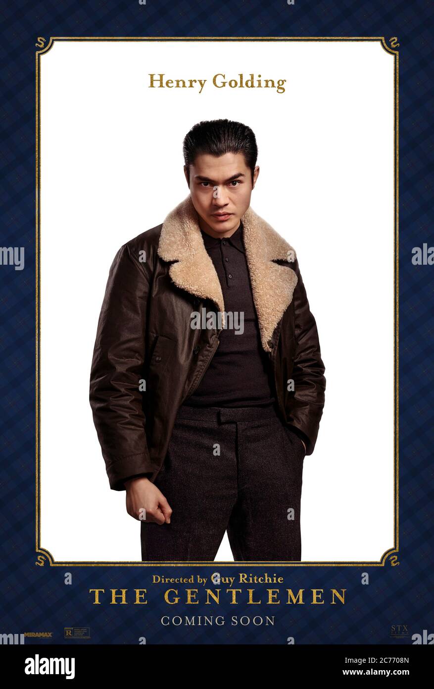 Les messieurs (2019), dirigé par Guy Ritchie et mettant en vedette Henry Golding comme œil sec Banque D'Images