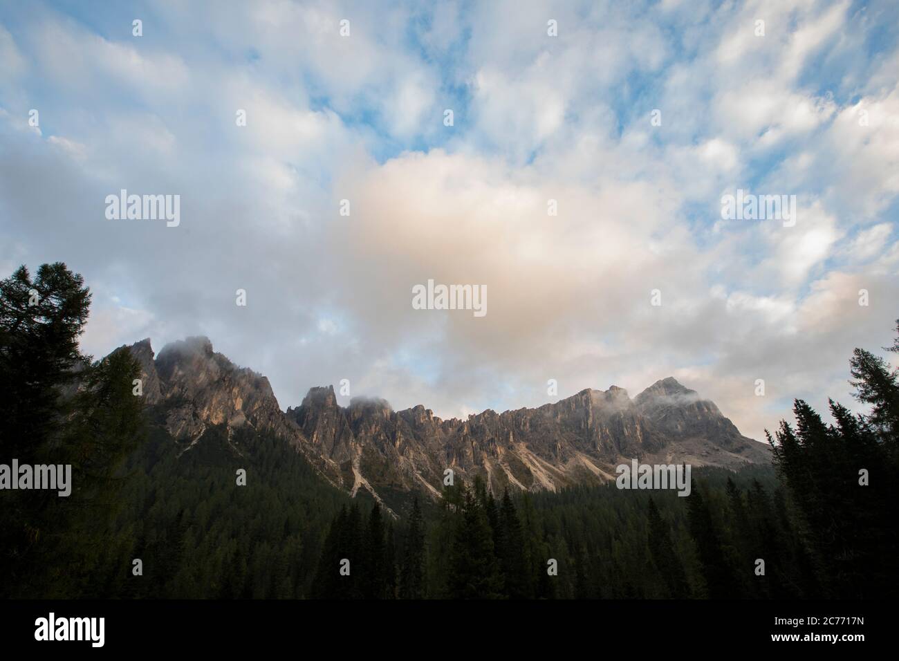 Paysage de montagne au coucher du soleil, Dolomites, Italie Banque D'Images