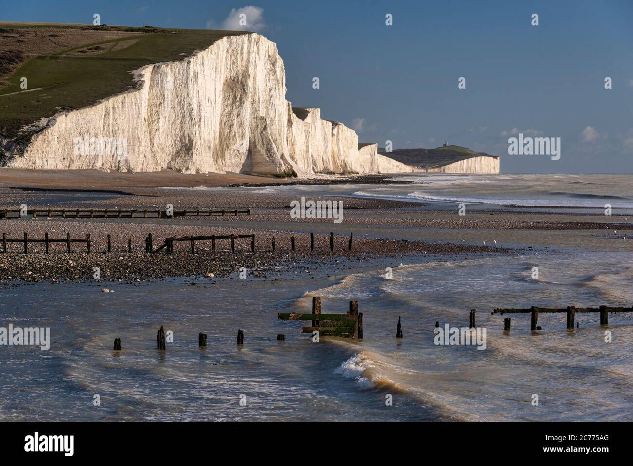 Les falaises de craie blanche de Seven Sisters de Cuckmere Haven, South Downs National Park, East Sussex, Angleterre, Royaume-Uni Banque D'Images
