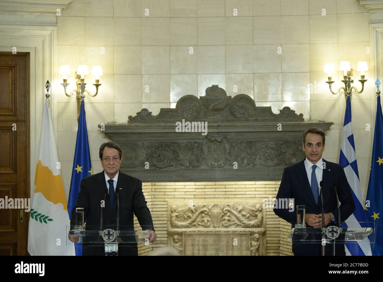 Athènes, Grèce. 14 juillet 2020. Nicos Anastasiades Président de la République de Chypre (à gauche) et le Premier Ministre grec Kyriakos Mitsotakis (à droite), au cours des déclarations. (Photo par Dimitrios Karvountzis/Pacific Press) crédit: Pacific Press Agency/Alay Live News Banque D'Images