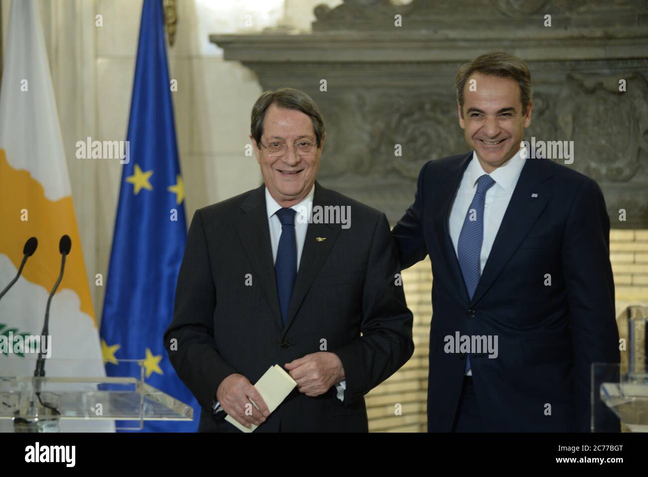 Athènes, Grèce. 14 juillet 2020. Nicos Anastasiades Président de la République de Chypre (à gauche) et le Premier Ministre grec Kyriakos Mitsotakis (à droite), à la fin des déclarations. (Photo par Dimitrios Karvountzis/Pacific Press) crédit: Pacific Press Agency/Alay Live News Banque D'Images