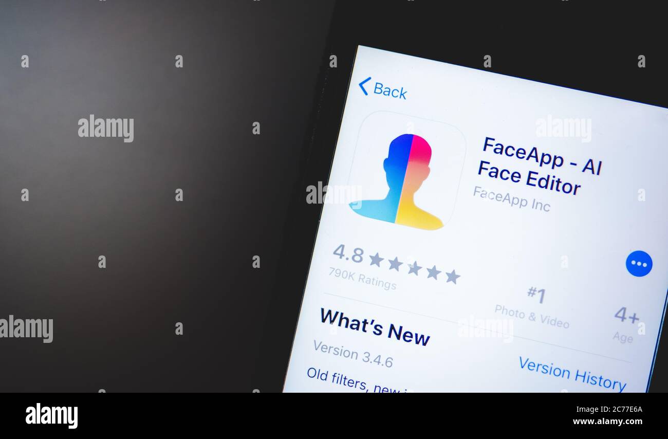 IPhone avec logo de l'application visage à l'écran. Banque D'Images