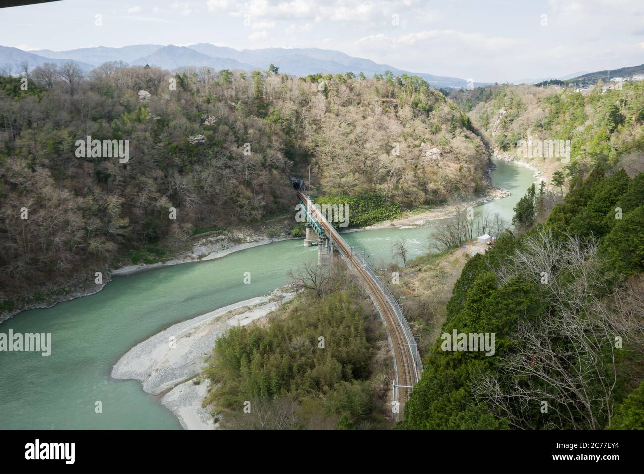 IIDA, Nagano, Japon, 04/11/2020 , vue sur la gorge de tenryu depuis le Tenryukyo Ohashi, le nouveau pont. Un autre site touristique populaire de la Banque D'Images