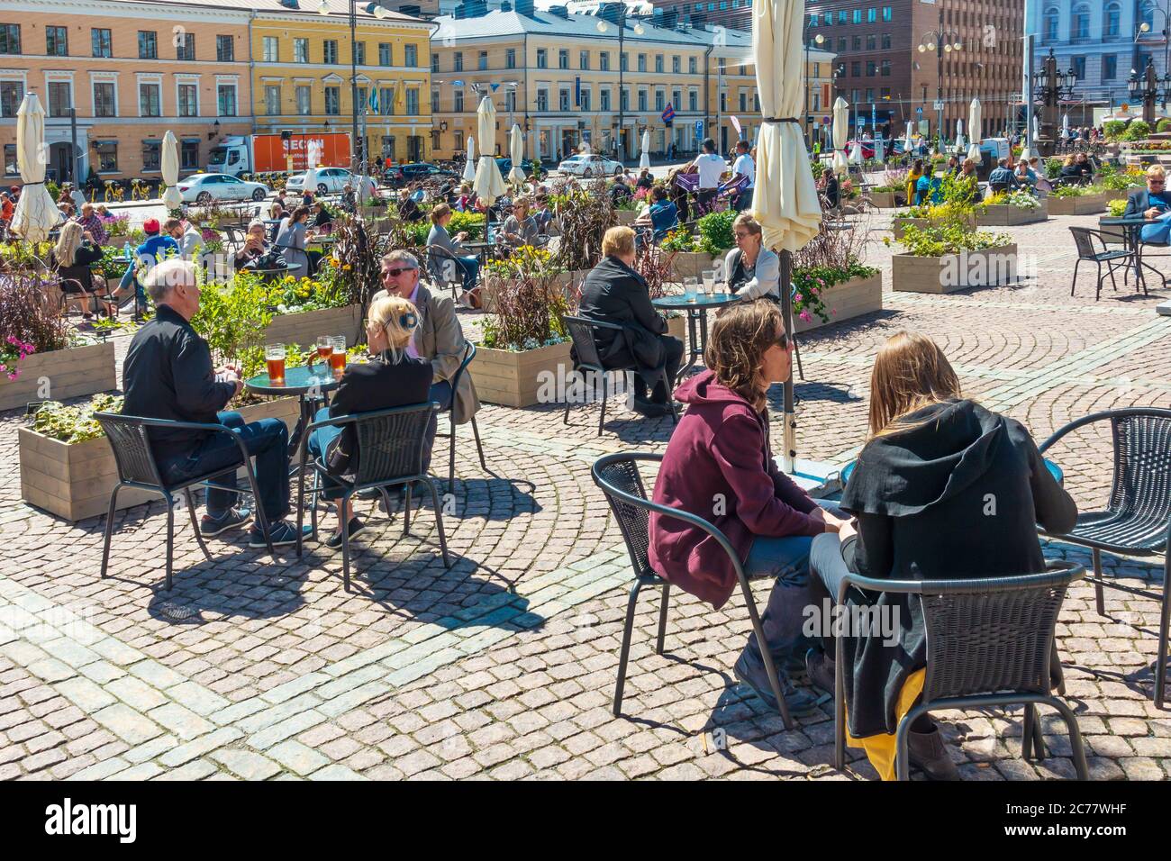 Senate Square (Senaaatintori), immense aire de restauration en plein air avec beaucoup de cafés, restaurants et bars à Helsinki, Finlande Banque D'Images