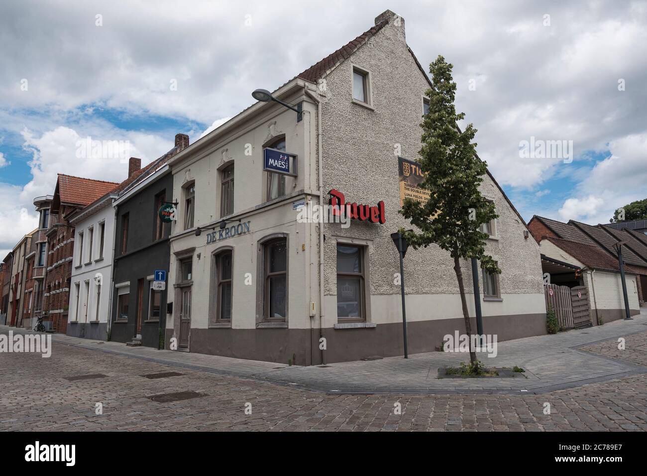 Tielrode, Belgique, 21 juin 2020, un vieux café populaire typique dans un village flamand Banque D'Images