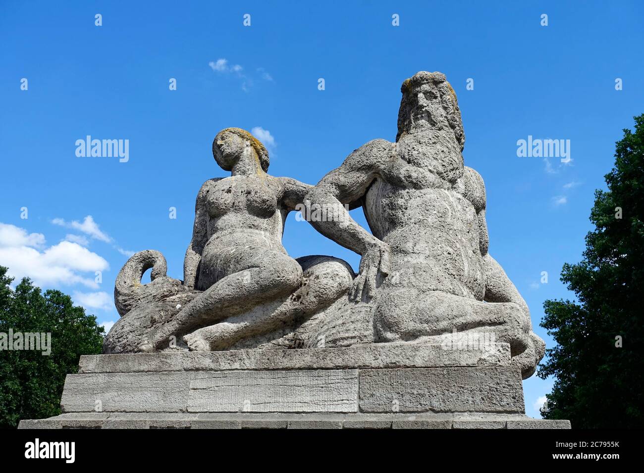 Tritone et nymph, pont Carl Zuckmayer à Berlin, Allemagne Banque D'Images