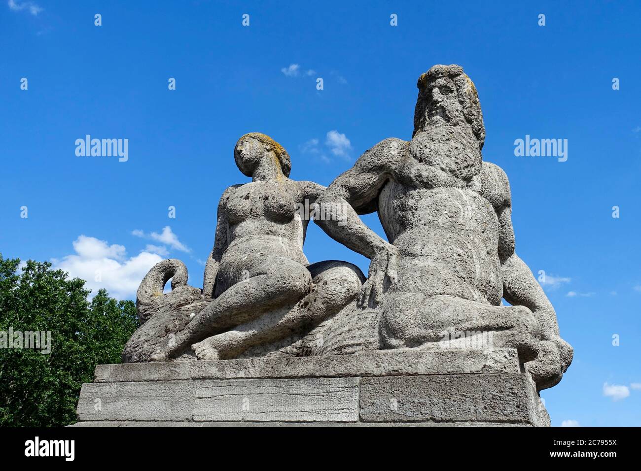 Tritone et nymph, pont Carl Zuckmayer à Berlin, Allemagne Banque D'Images