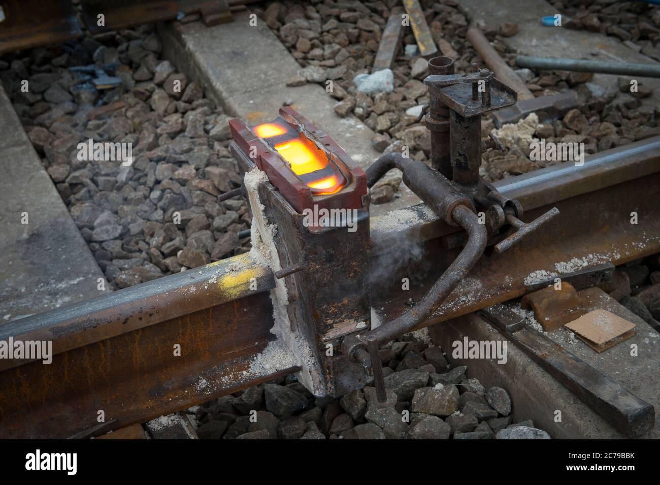 Soudage thermit sur rail au Royaume-Uni. Banque D'Images