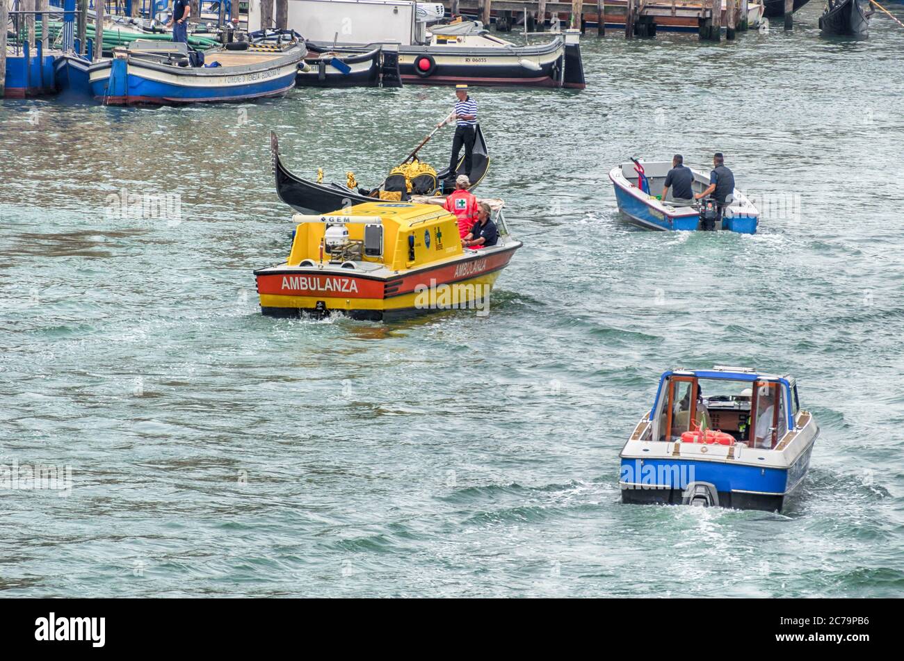 Venise, Italie 24 - 2017 Mai Ambulance bateau sur le Grand Canal Banque D'Images