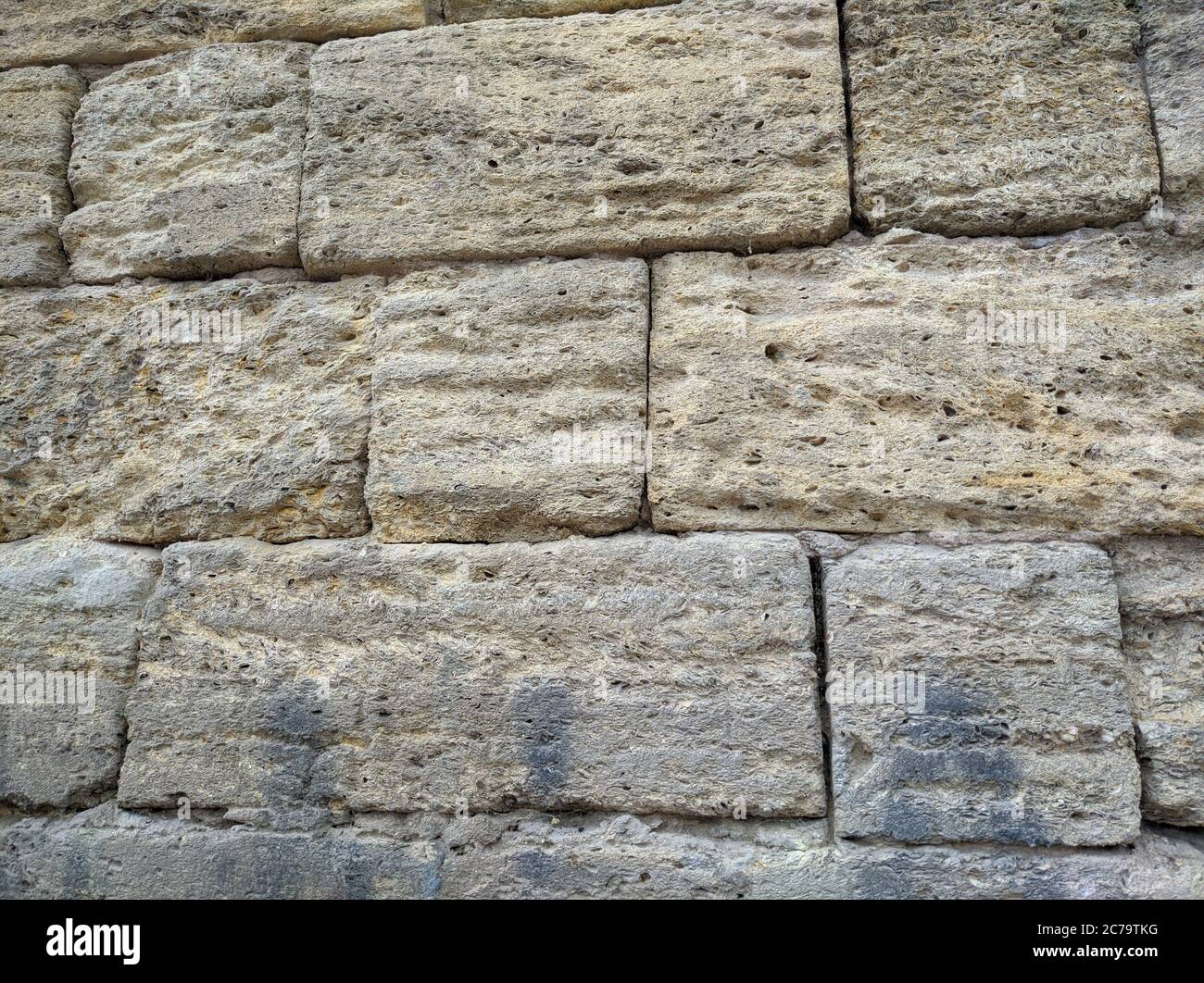 mur de briques de vieilles pierres jaune coquille Banque D'Images