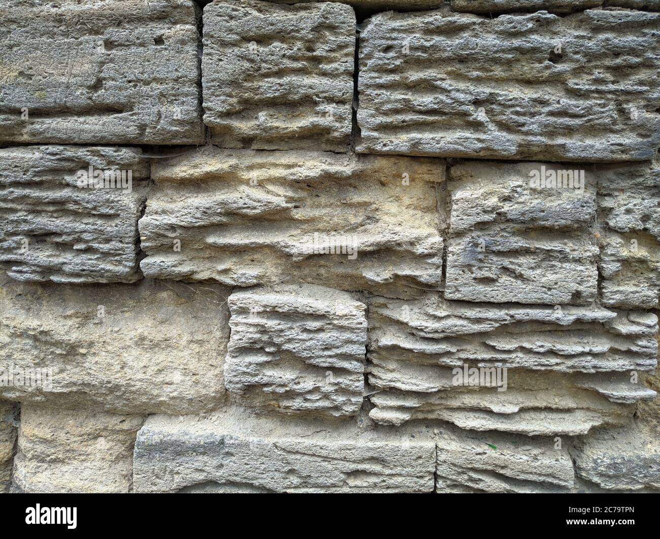 mur de briques de vieilles pierres jaune coquille Banque D'Images