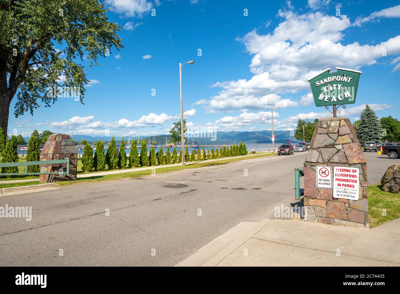 L'entrée et le panneau de la plage de Sandpoint City et du parc de Sand Creek River et du lac Pend oreille à Sandpoint, Idaho, États-Unis en été Banque D'Images