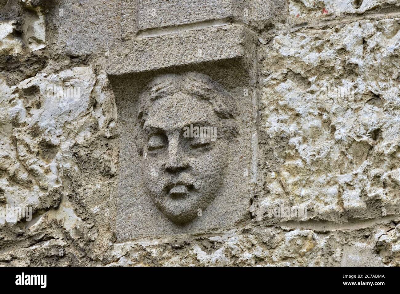 Décoration en pierre d'un visage sur le Frièze de l'église Saint-Gall purement romane, Sontheim, Alb souabe, Allemagne, Europe, Voyage Banque D'Images