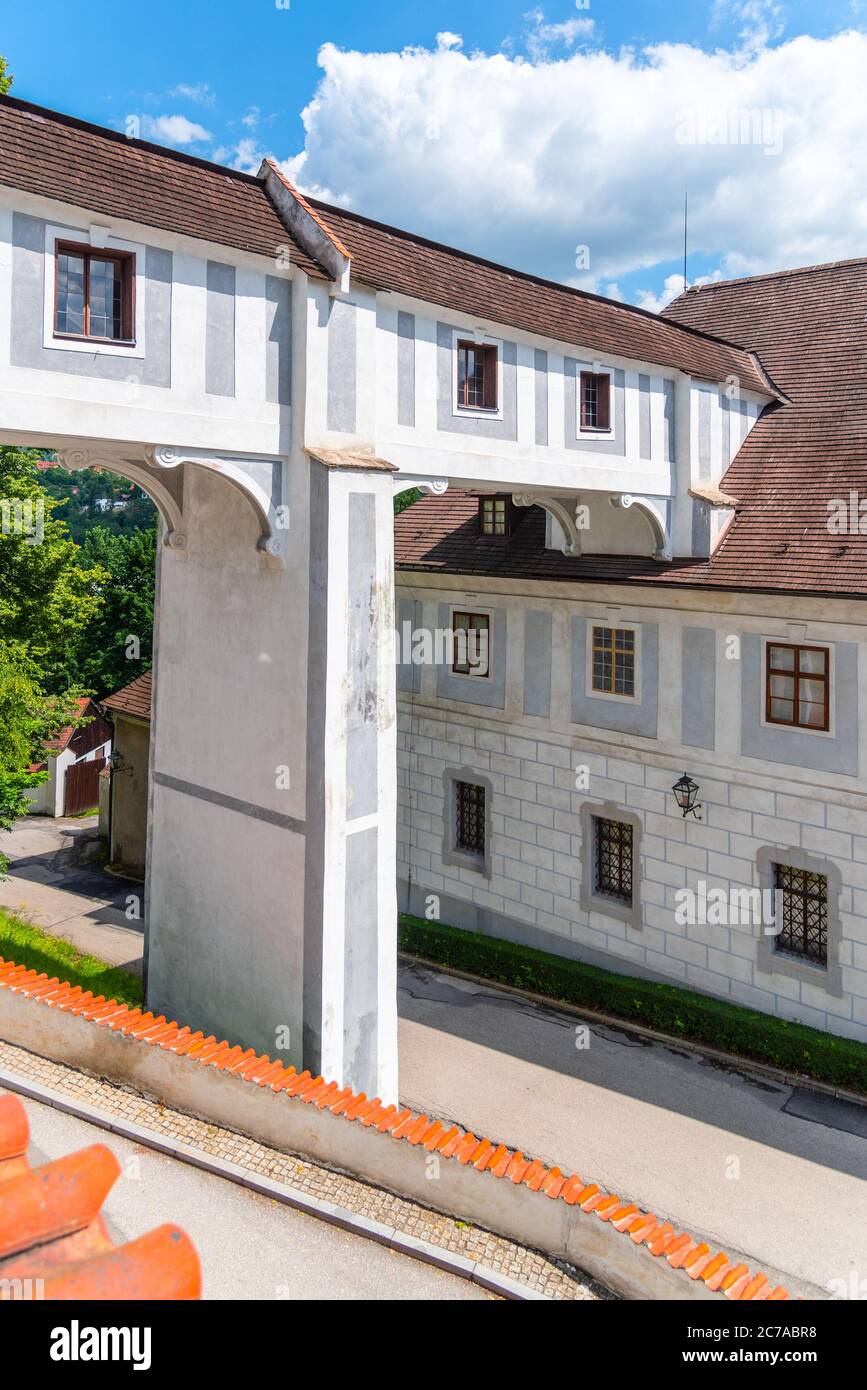 Pont reliant le couloir entre le théâtre du château et les jardins du château. Cesky Krumlov, République tchèque. Banque D'Images