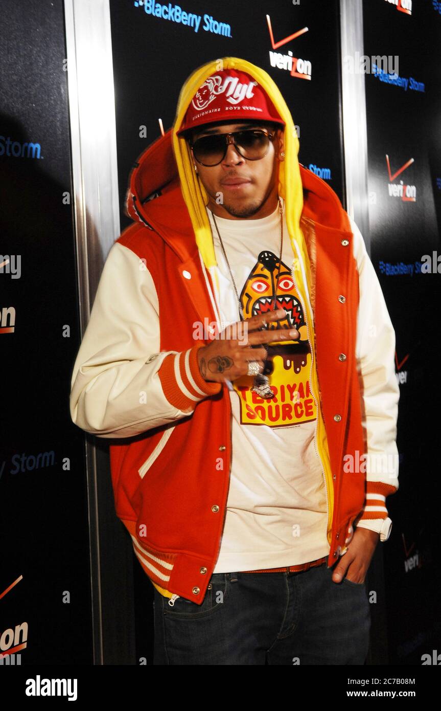 Le chanteur Chris Brown arrive à la Timberland Pre-Grammy Launch Party  (soirée de lancement pré-Grammy) organisée par Verizon et BlackBerry Storm  sur le boulevard 3 le 6 février 2009 à Hollywood, en