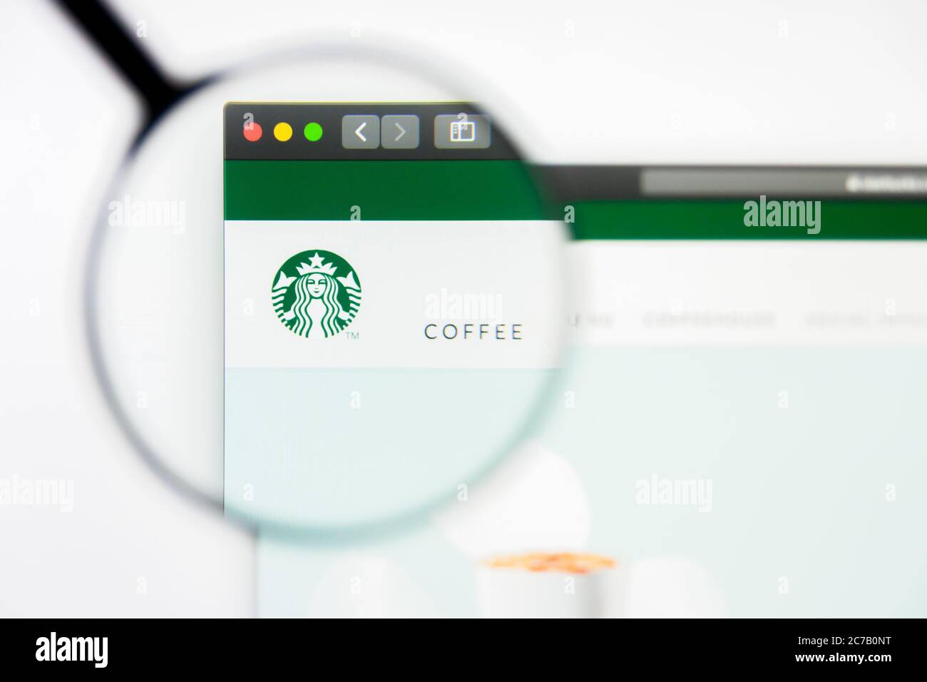 Los Angeles, Californie, Etats-Unis - 8 avril 2019 : éditorial illustratif de la page d'accueil du site de Starbucks. Logo Starbucks visible sur l'écran. Banque D'Images