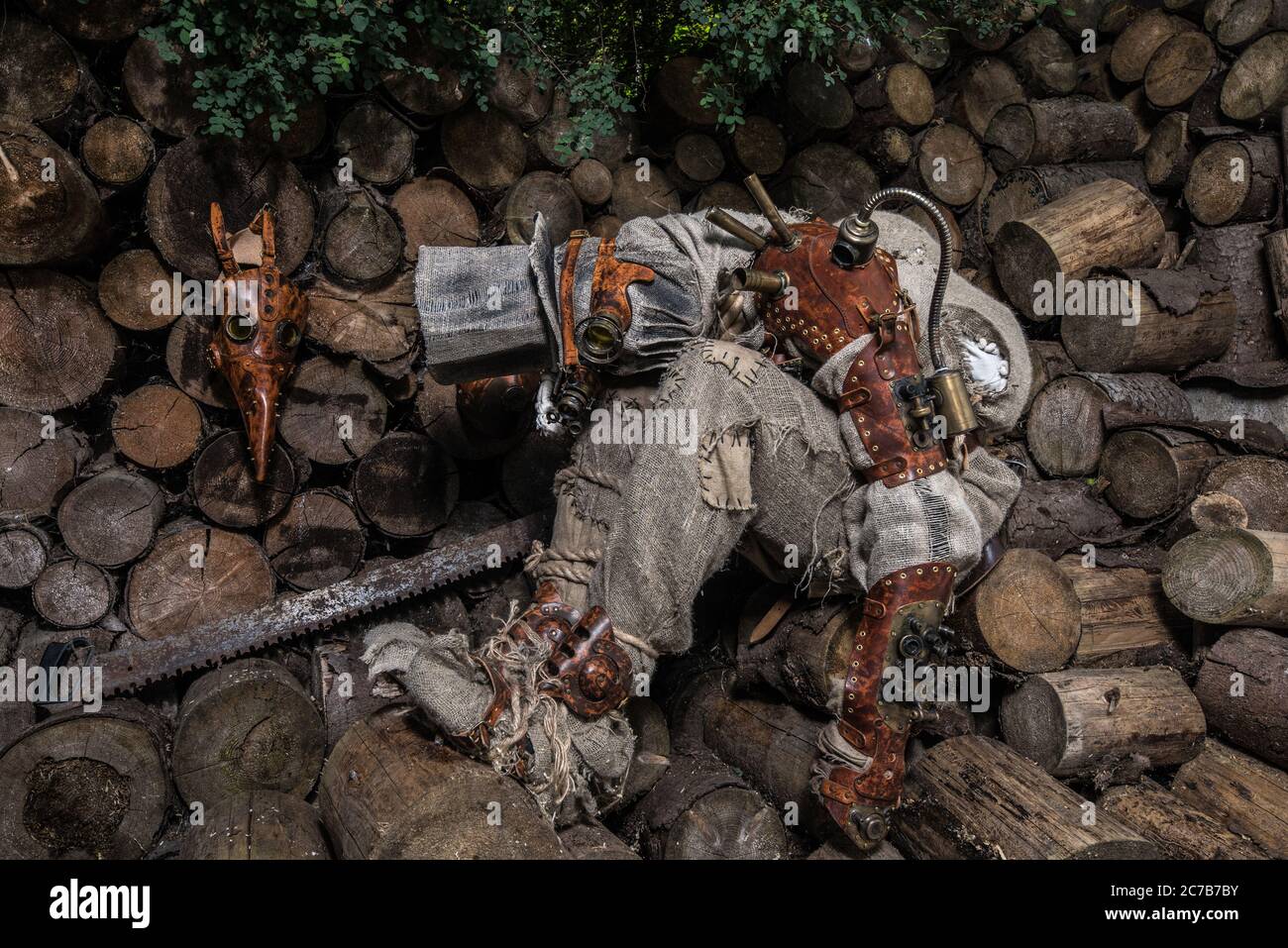 Un stalker cyborg futuriste. Photographie d'art dans le style steampunk. Banque D'Images