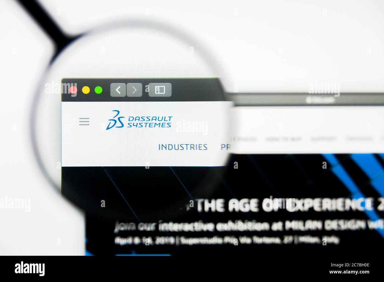 Los Angeles, Californie, Etats-Unis - 8 avril 2019 : éditorial illustratif de la page d'accueil du site Web de Dassault systèmes. Logo Dassault Systemes visible sur l'écran Banque D'Images