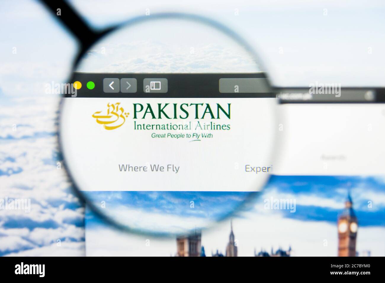 Los Angeles, Californie, États-Unis - 21 mars 2019 : éditorial illustratif de la page d'accueil du site Internet de Pakistan International Airlines. Pakistan International Banque D'Images