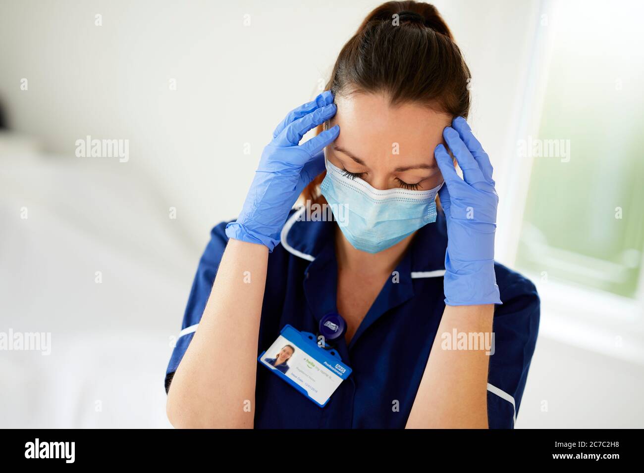 Infirmière stressée au travail Banque D'Images