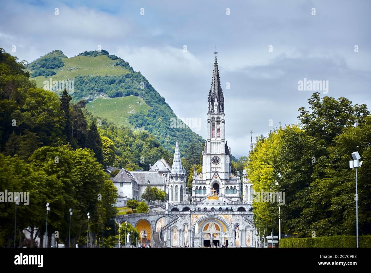 Le Sanctuaire de notre-Dame de Lourdes ou du domaine. Le département des Hautes-Pyrénées dans la région occitanie du sud-ouest de la France. Banque D'Images