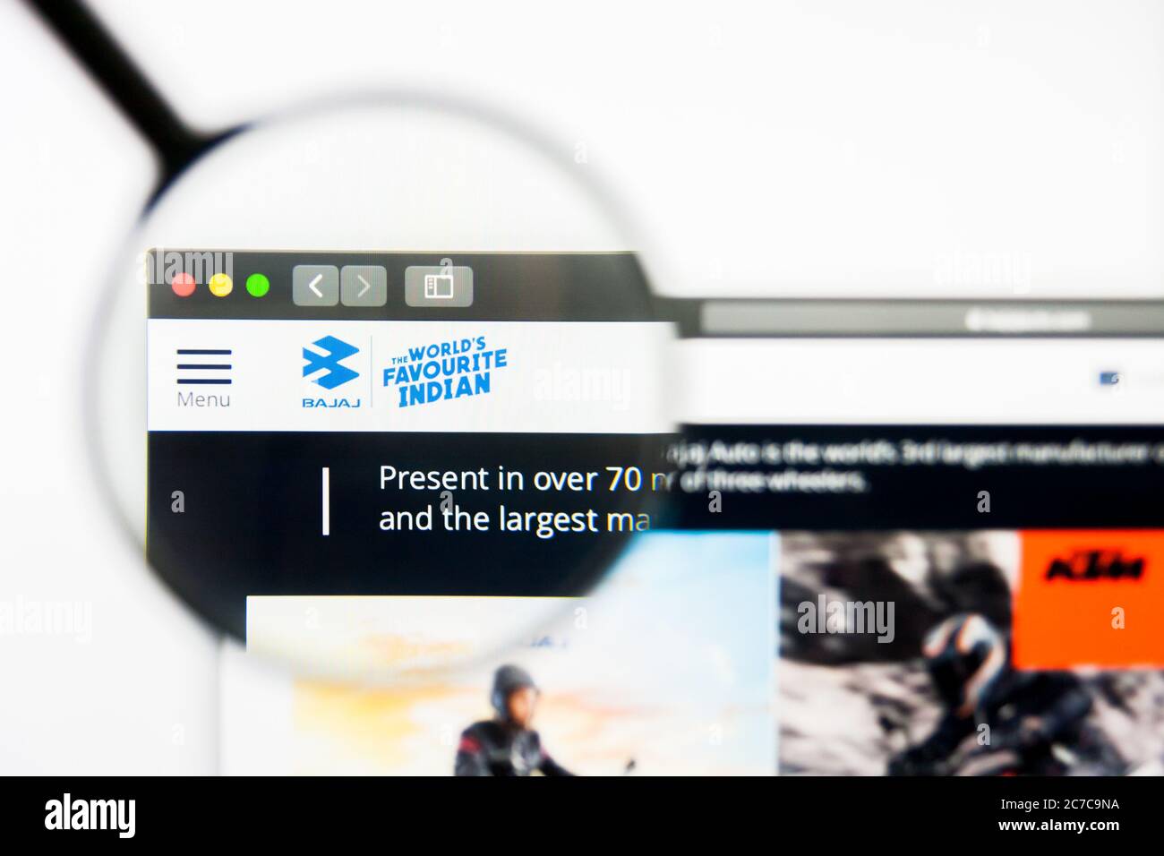 Los Angeles, Californie, Etats-Unis - 5 avril 2019 : éditorial illustratif de la page d'accueil du site de Bajaj Auto. Logo Bajaj Auto visible sur l'écran. Banque D'Images
