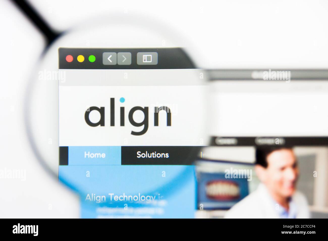 Los Angeles, Californie, Etats-Unis - 24 mars 2019 : éditorial illustratif de la page d'accueil du site Web de Align Technology. Logo de la technologie d'alignement visible sur l'écran Banque D'Images