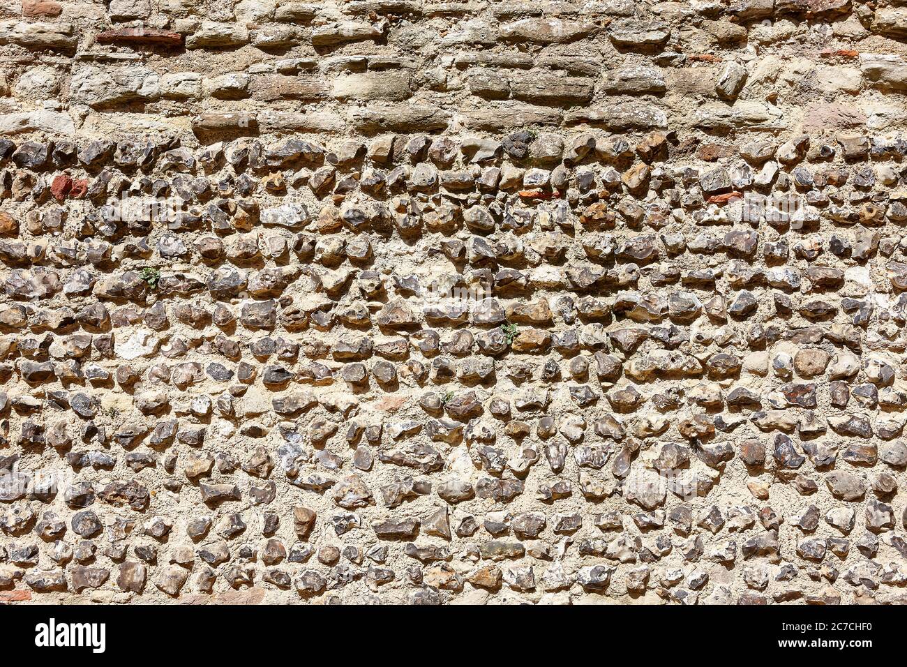 Murs de pierre et de brique dans la ville anglaise de la cathédrale médiévale de Canterbury à Kent, Angleterre, Royaume-Uni Banque D'Images