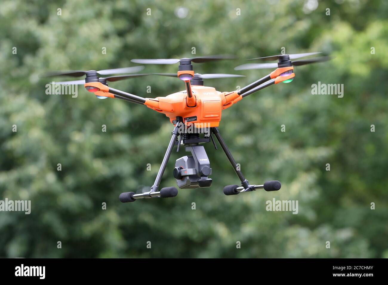 Malchow, Allemagne. 16 juillet 2020. Un drone Yuneec H520 est utilisé pour  la formation à l'École d'Etat pour la lutte contre les incendies et les  catastrophes. Huit drones au total pour le