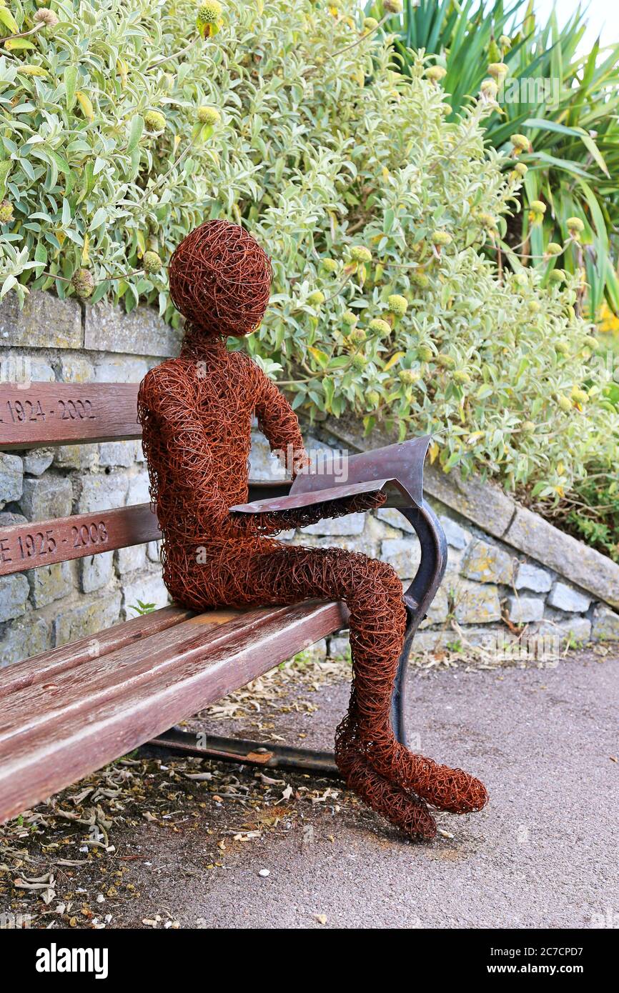'The Reader' par Victoria Westaway, Langmoor et Lister Gardens Sculpture Trail, Lyme Regis, Dorset, Angleterre, Grande-Bretagne, Royaume-Uni, Royaume-Uni, Europe Banque D'Images