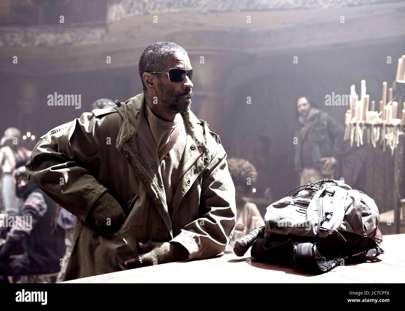 Denzel Washington dans le livre d'Eli - image de film promotionnel Banque D'Images