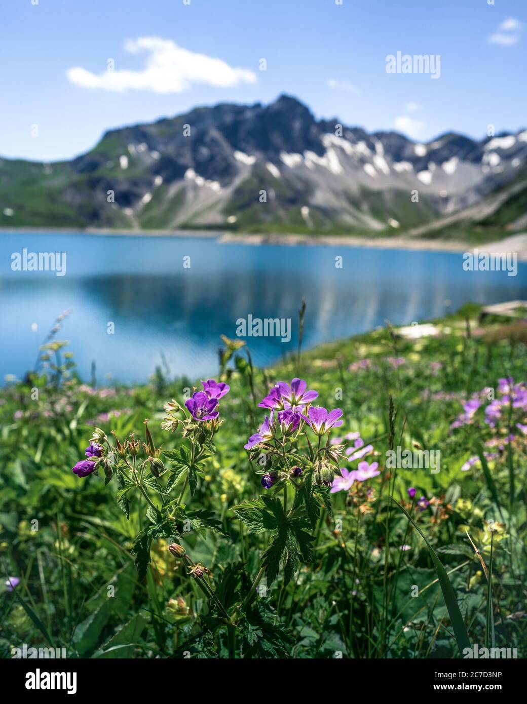 Belle vue panoramique sur le lac Lunersee. L'un des plus grands lacs naturels de montagne des Alpes orientales est à 1,970 m au-dessus du niveau de la mer. Autriche Banque D'Images