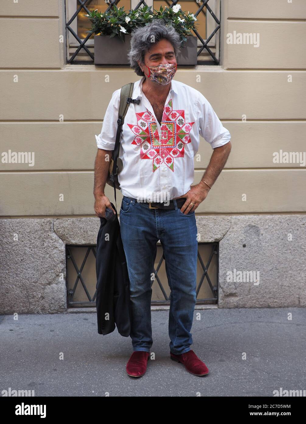 Milan, Italie: 15 juillet 2020: Kean Etro pose pour les photographes dans la rue après le défilé de mode Etro. Milano Digital Fashion week. Banque D'Images