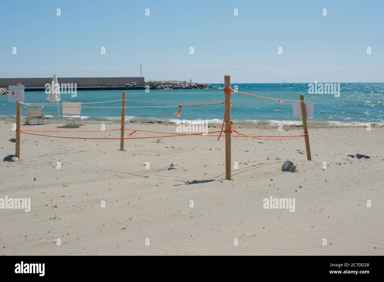 Un nid de tortue trouvé sur la plage de Casal Velino Marina dans la province de Salerne, Italie. Banque D'Images