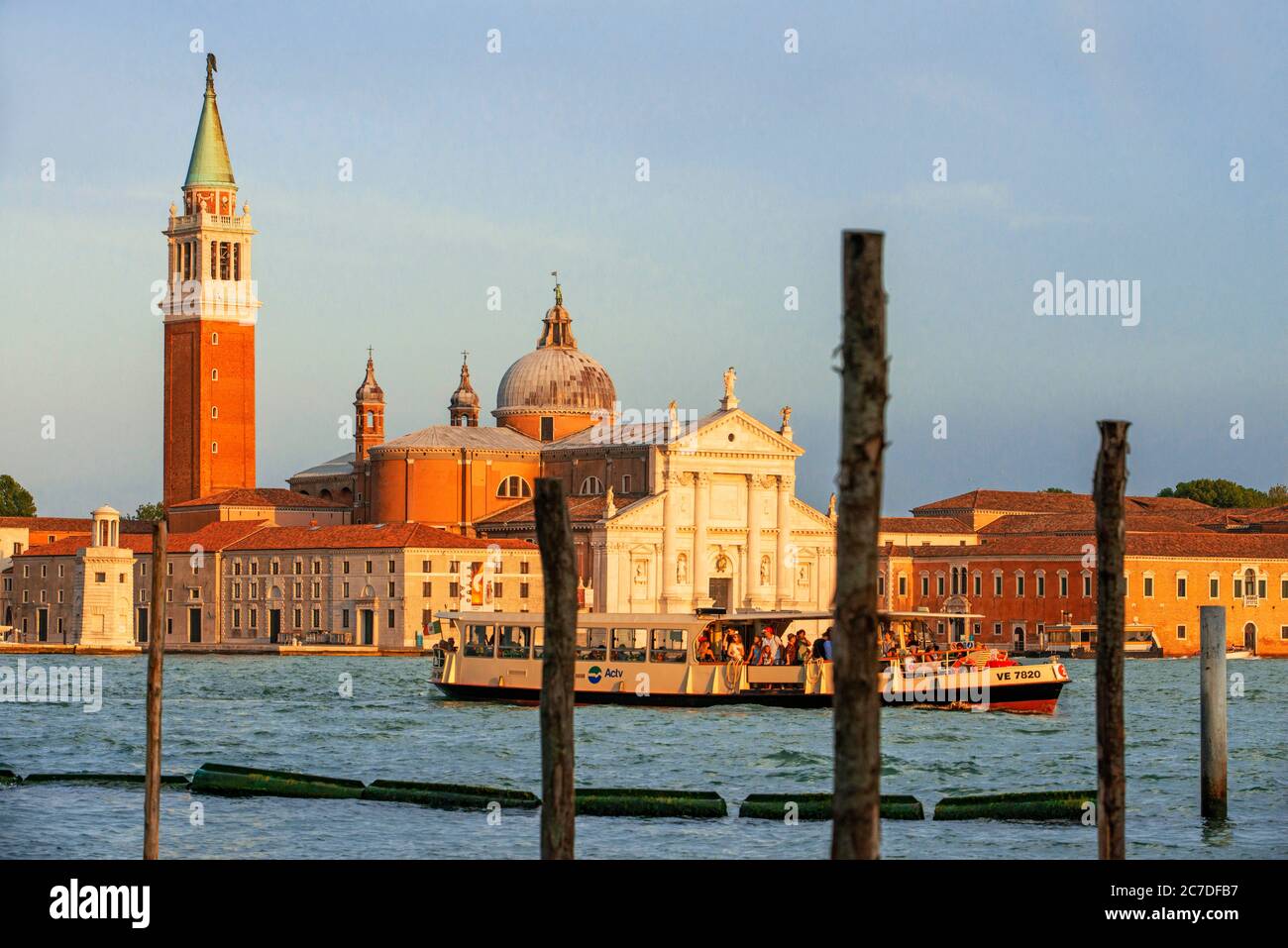 Venice vaporetto public transport Banque de photographies et d'images à  haute résolution - Alamy