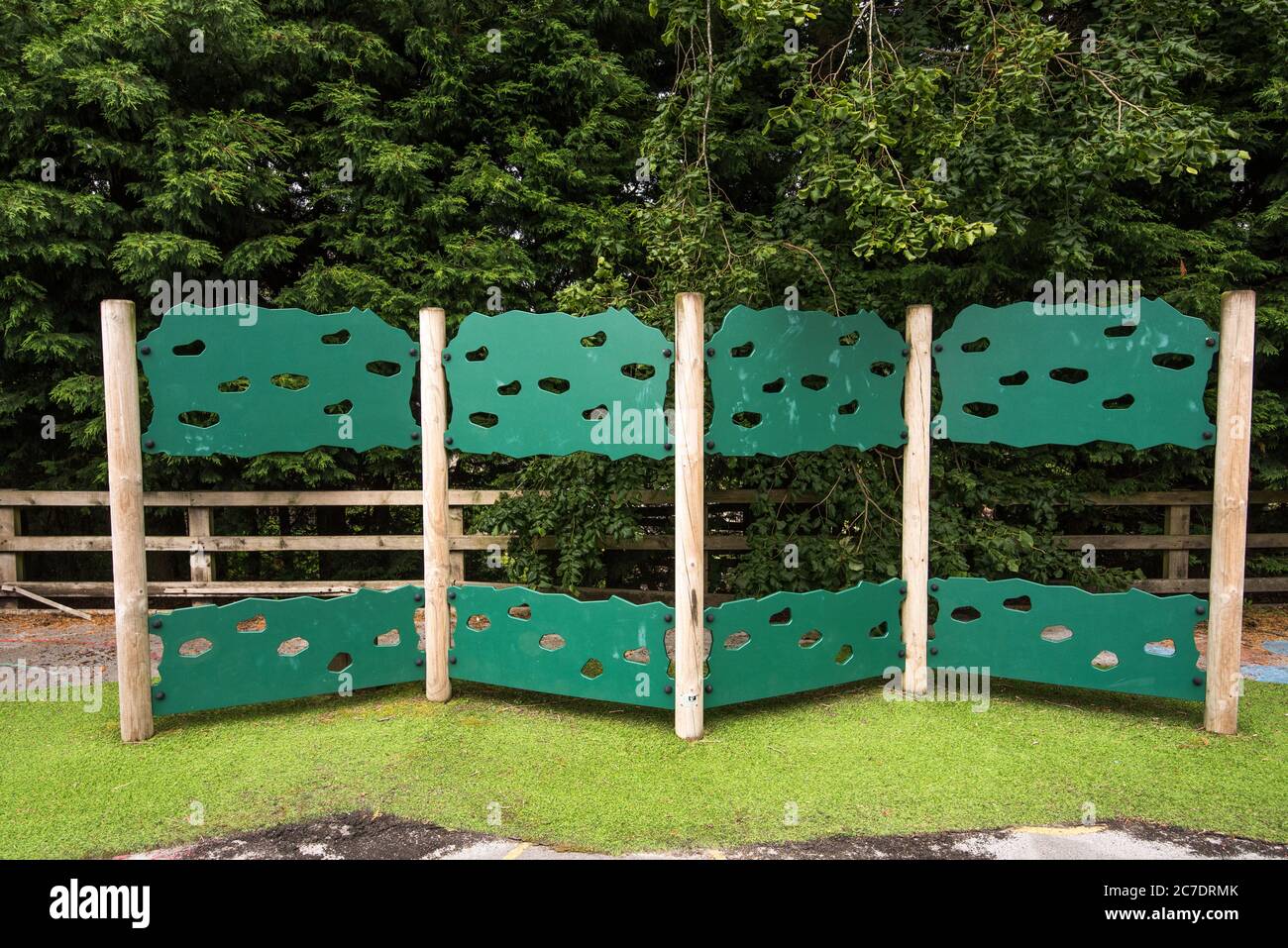 Équipement de terrain de jeu de la vieille école de Rathmell Banque D'Images