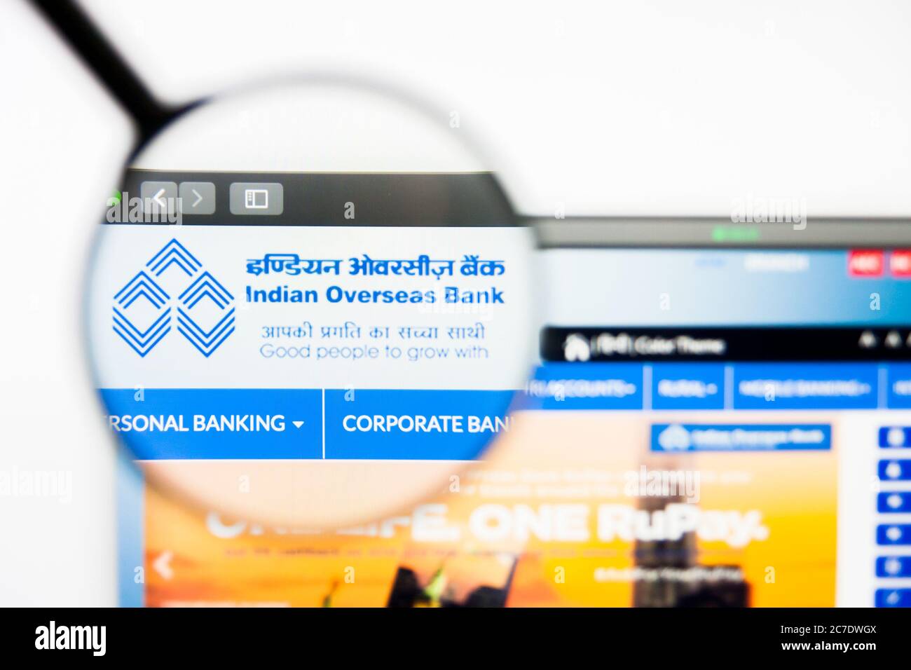 Los Angeles, Californie, Etats-Unis - 5 avril 2019 : éditorial illustratif de la page d'accueil du site web de la Banque d'outre-mer d'Inde. Logo Indian Overseas Bank visible sur Banque D'Images