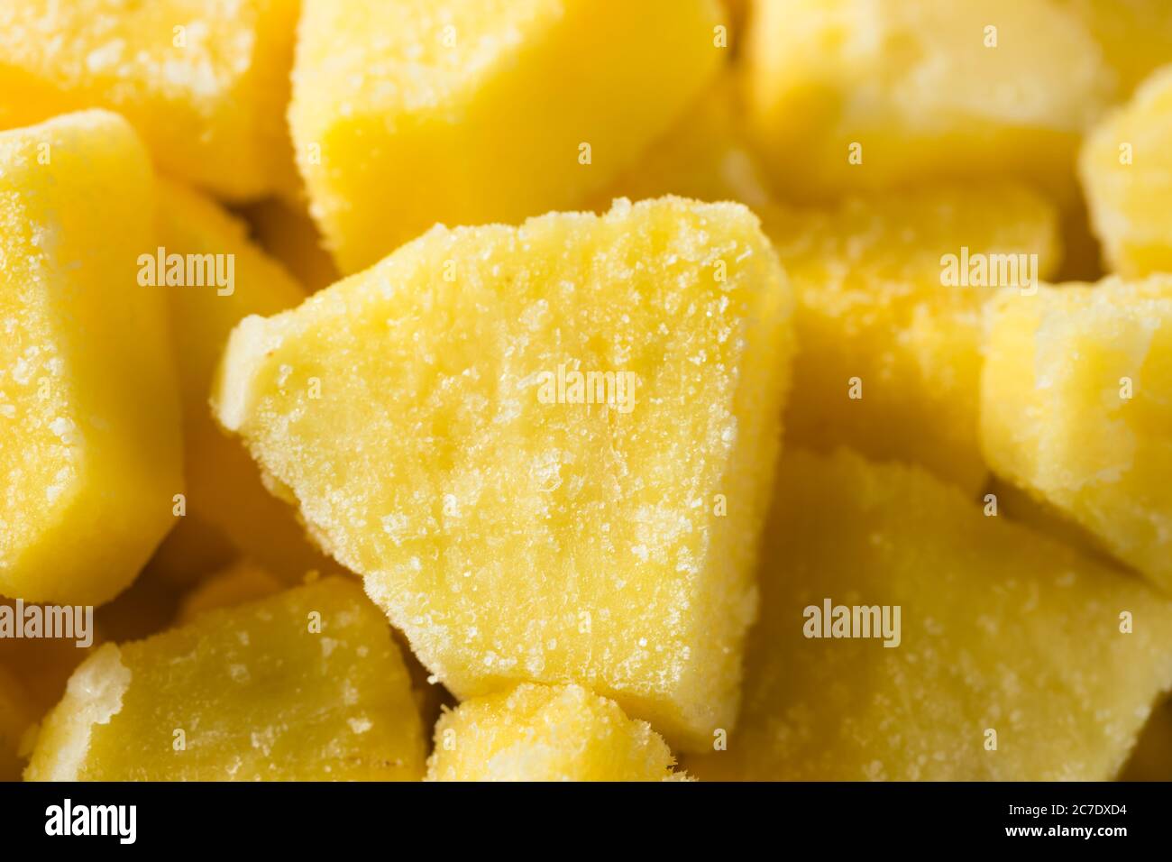 Tranches de ananas surgelés biologiques jaunes à manger Banque D'Images