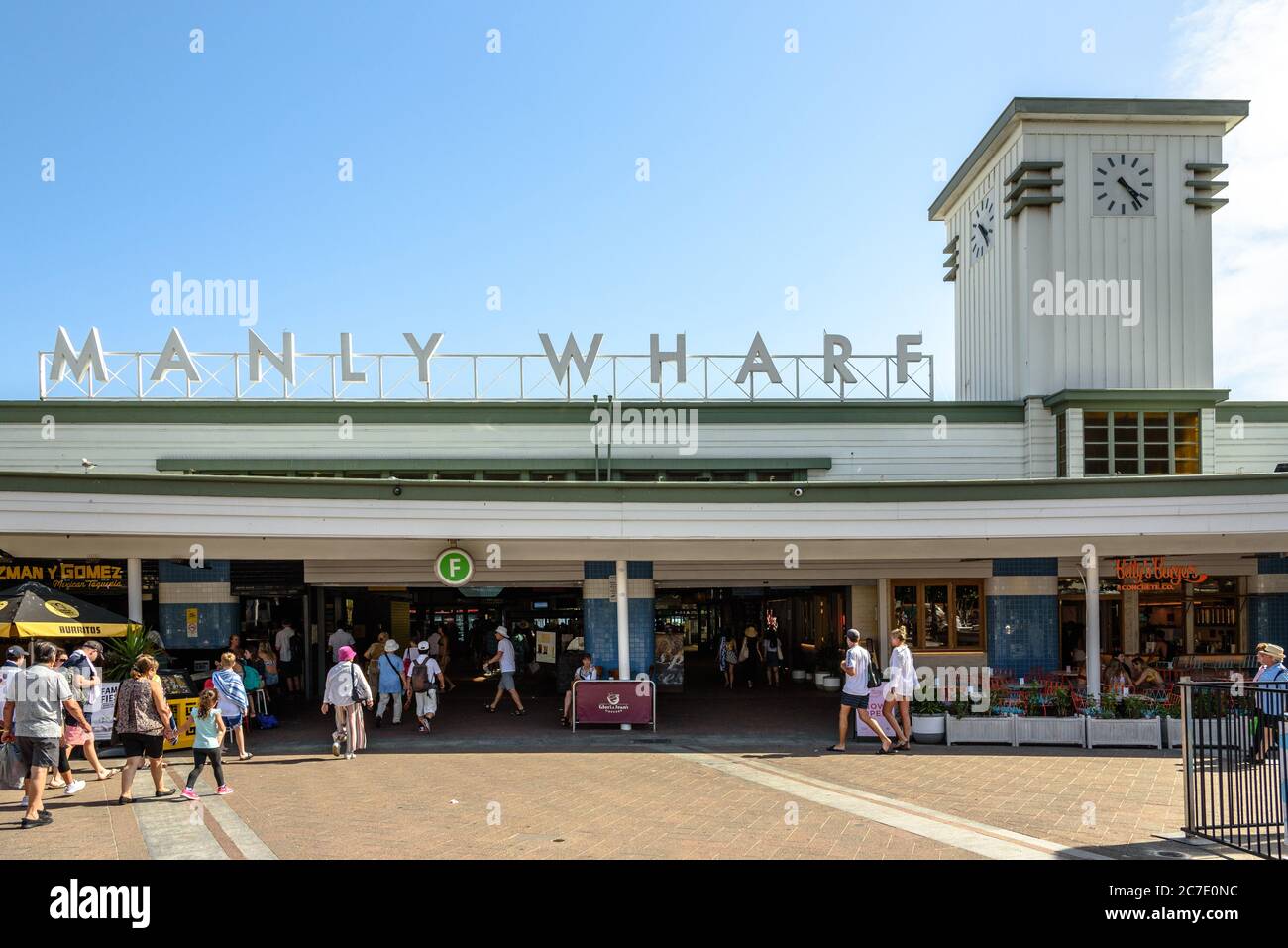 Le terminal de ferry de Manly Wharf est situé par une belle journée d'été Banque D'Images